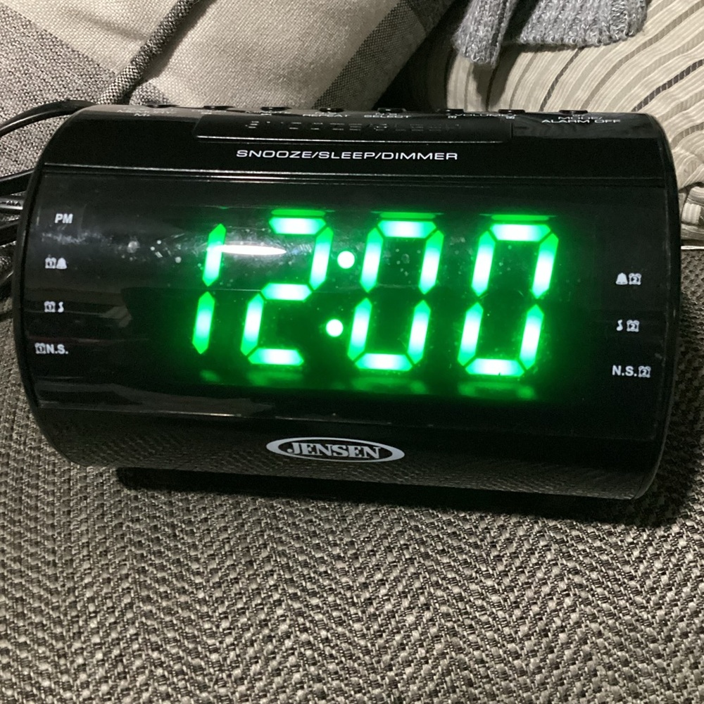 JENSEN JCR-210 AM/FM Digital Dual Alarm Clock Radio with Nature Sounds